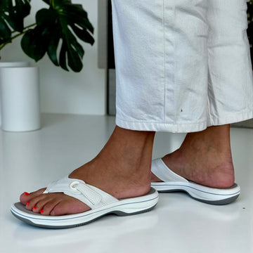 Womens Clarks Brinkley Reyna Toe Post Flip Flops - White