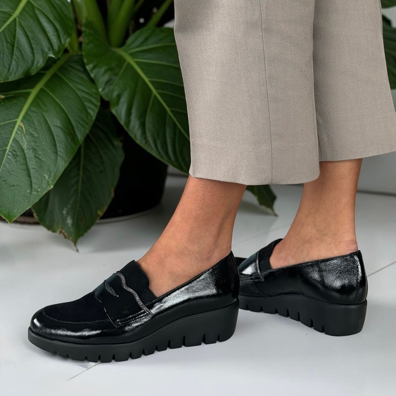 Womens Wonders 33360 Wedged Loafers - Black