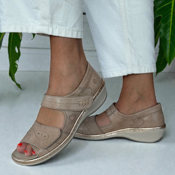 Womens Suave Yolanda 6020 Heel In Sandals - Sand