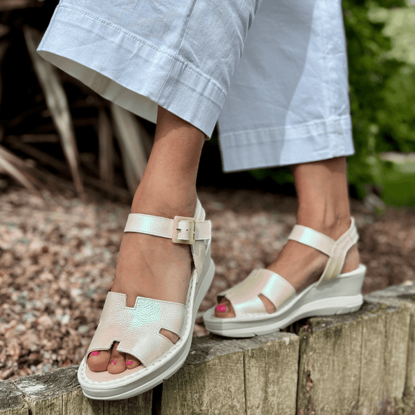 Womens Jose Saenz 4232 Beige Iridescent Sandals - Beige Iridescent