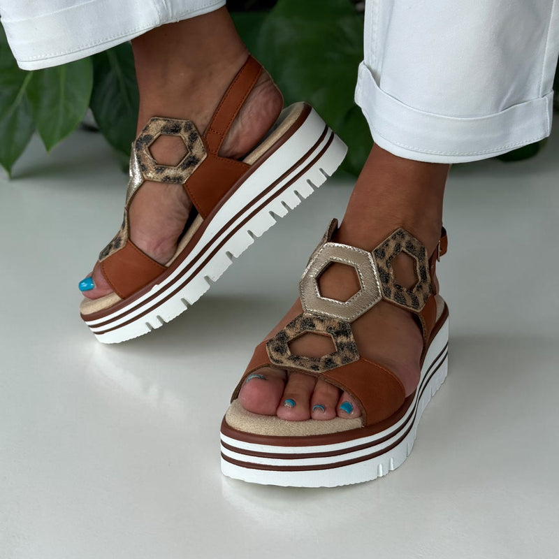 Womens Lunar JLB020 Tan Jaslene Sandals - Tan