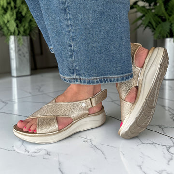 Womens Xti 145172 Crossover Sandals - Gold