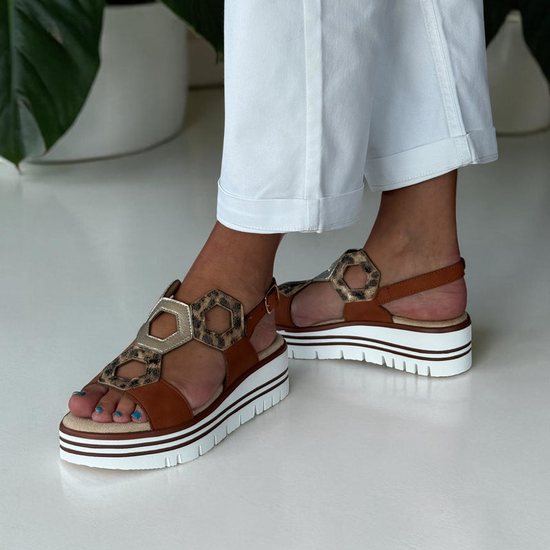 Womens Lunar JLB020 Tan Jaslene Sandals - Tan
