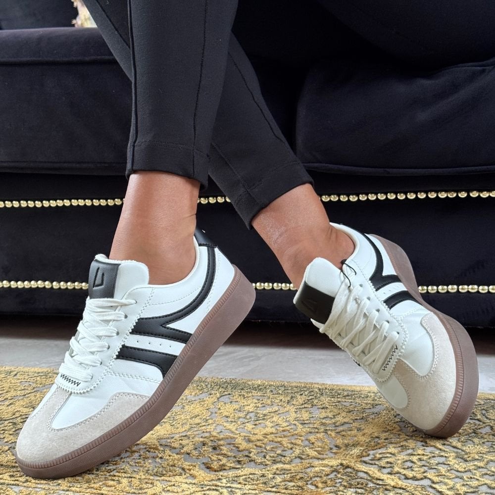 Womens Una Healy Sweet Smile Gum Sole Trainers - Vinyl Script