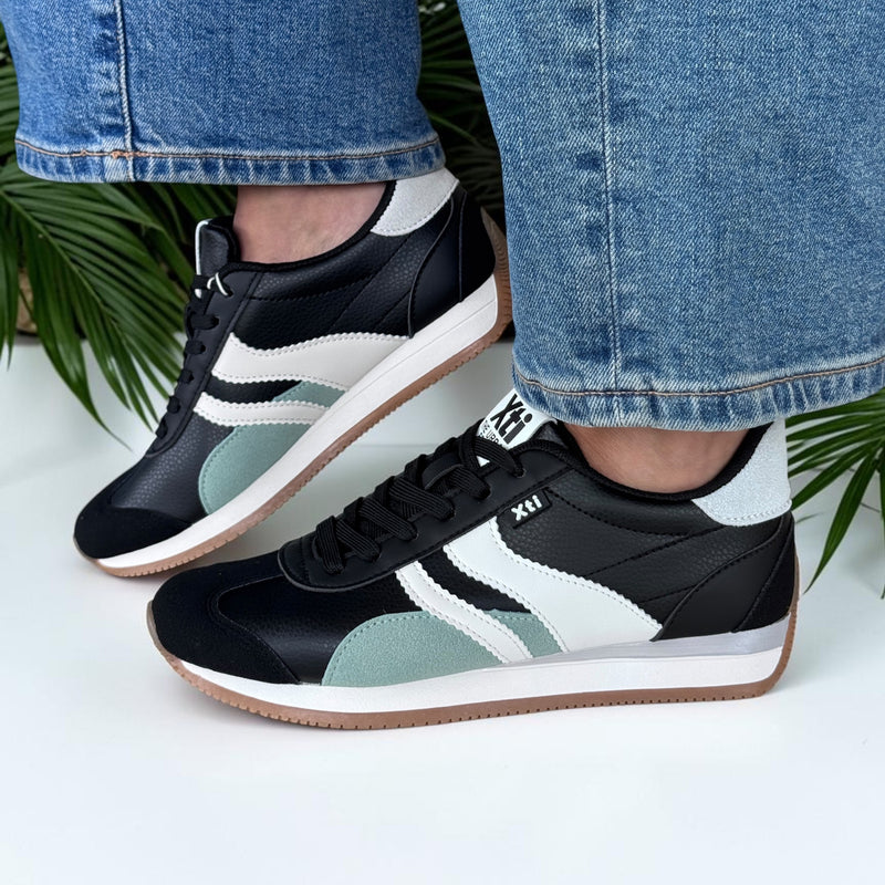 Womens Xti 146275 Trainers - Black
