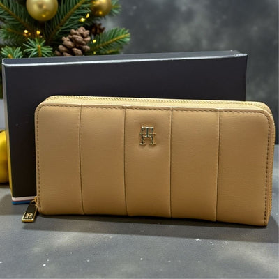 Womens Tommy Hilfiger TH Icon Quilted Large Purse - Safari Canvas